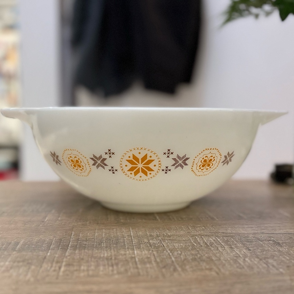 Vintage Pyrex Town and Country 444 Mixing Bowl